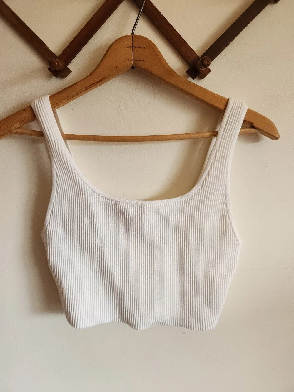 Babaton Arotzia Ribbed Cropped Tank Top Bralette White Thick Medium